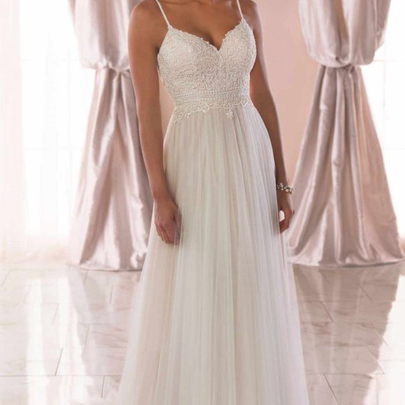 STELLA YORK // Wedding Dress - Picture 2 of 7